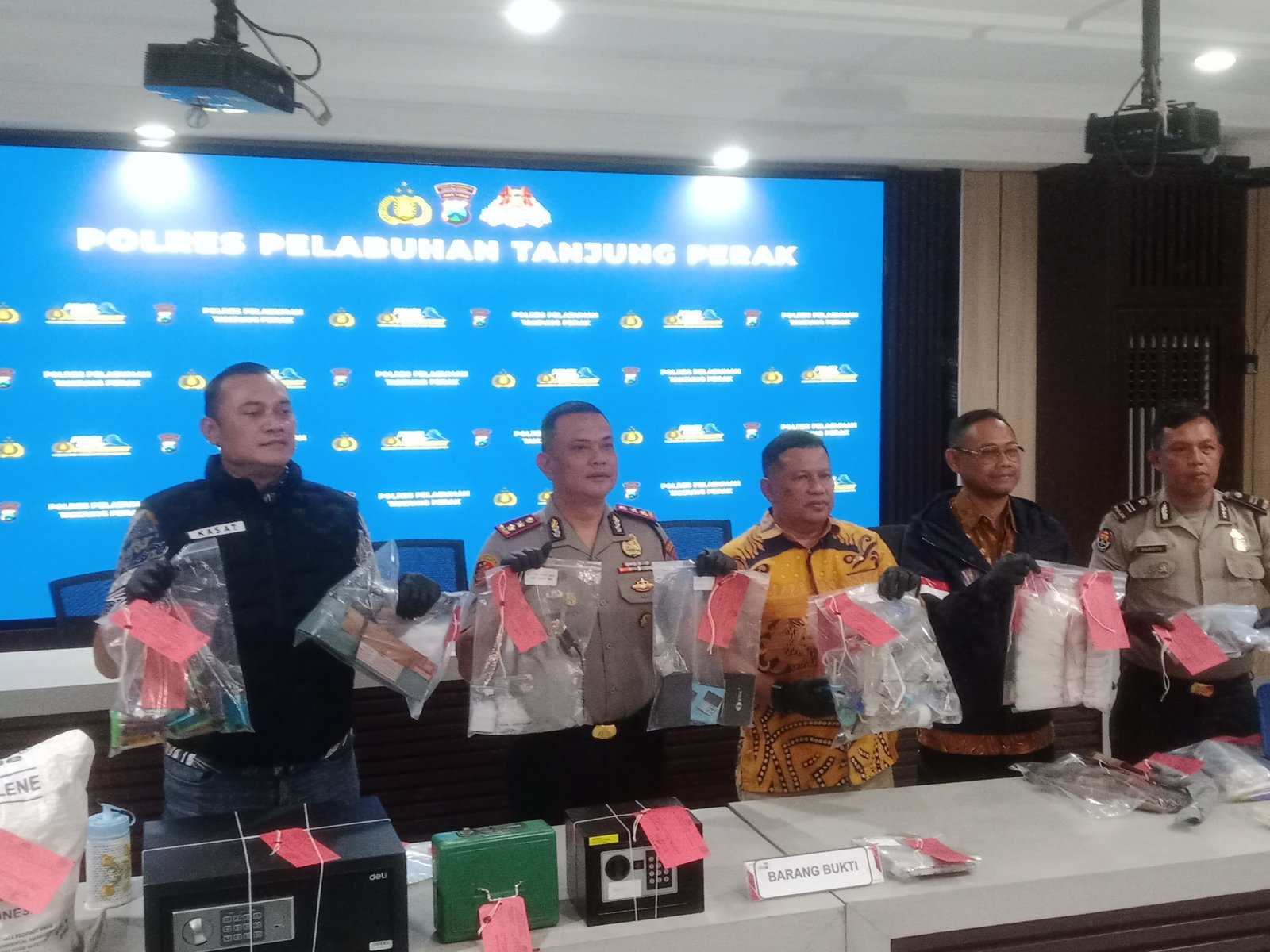 17 Orang Direkomendasikan Rehabilitasi, Polres Tanjung Perak Amankan 19 Orang dan Sita 52 Poket Sabu di Surabaya
