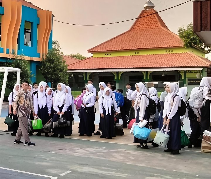 Tanamkan Jiwa Kepemimpinan Yang Tangguh, OSIS SMPN 14 Gelar LDKS Bersama Polri