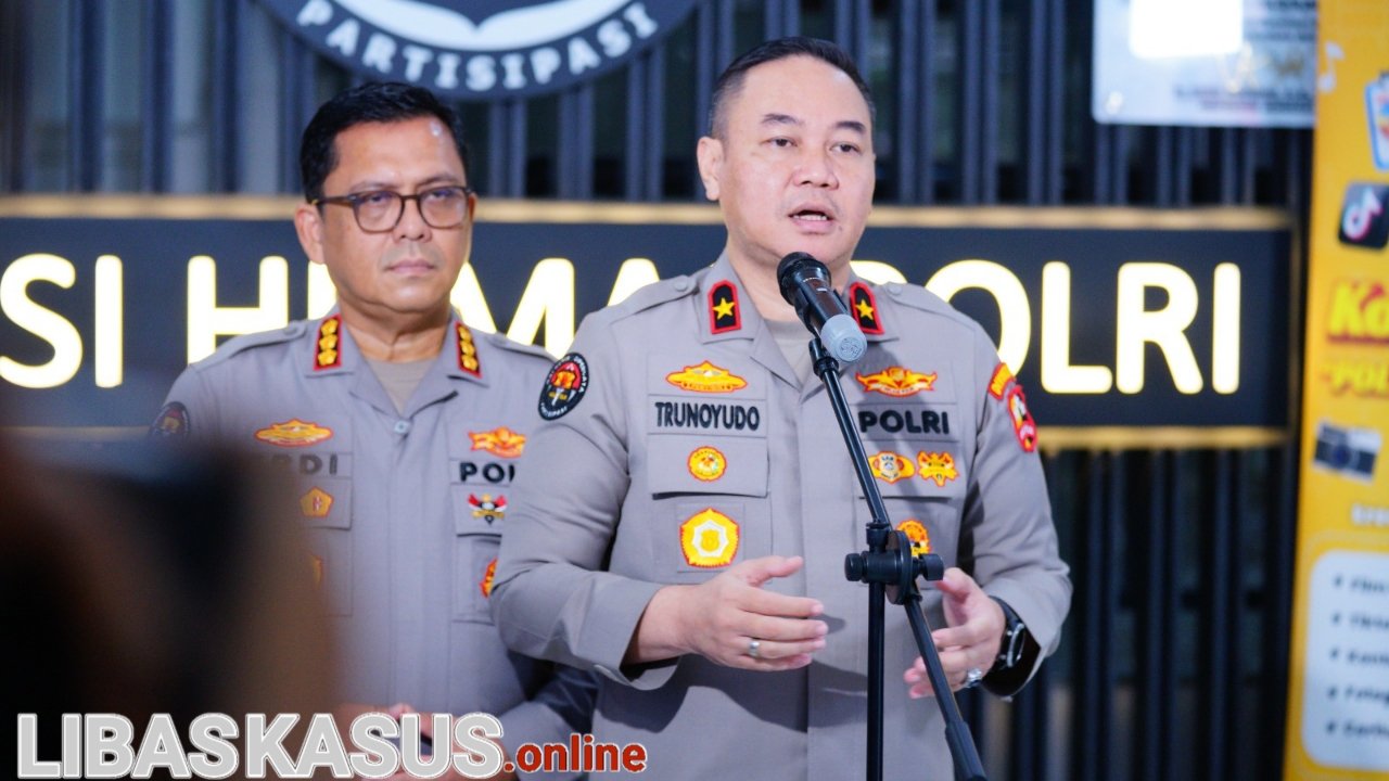 Polri Kerahkan Water Cannon dan Bagikan Masker, Layani Masyarakat Terdampak Material Erupsi Gunung Anak Krakatau