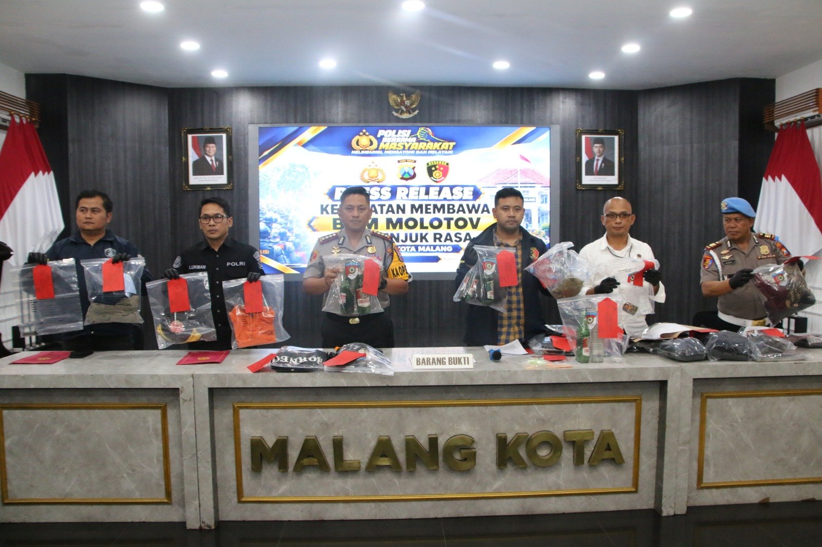 Polresta Malang Kota Gagalkan Rencana Kerusuhan Pasca - Aksi Damai, 12 Tersangka dan 4 Bom Molotov Diamankan