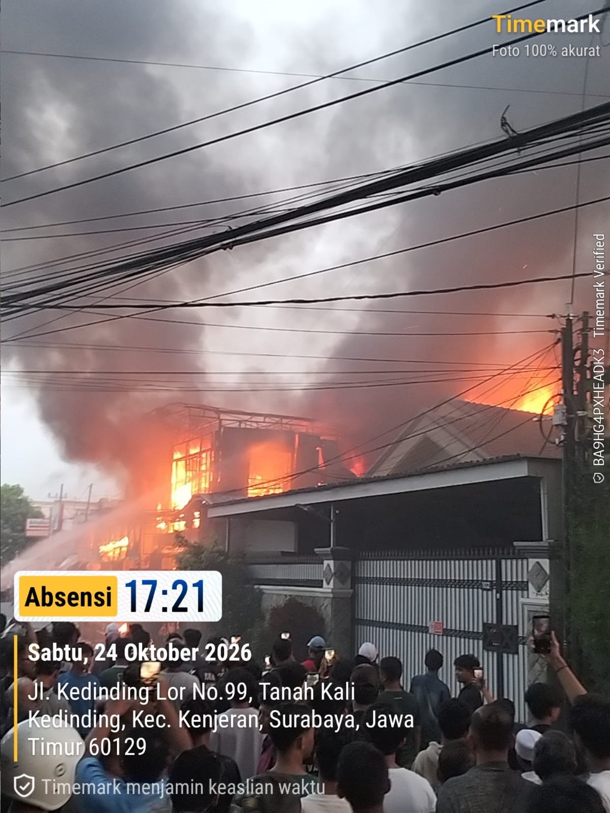 Kebakaran Hebat Landa Bangunan Percetakan di Kedinding Lor Surabaya, Petugas Damkar Bergerak Cepat