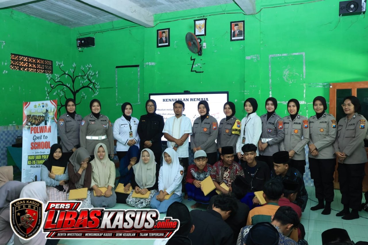 Sambut Hari Jadi ke - 78, Polwan Polres Ngawi Edukasi Santri Cegah Kenakalan Remaja