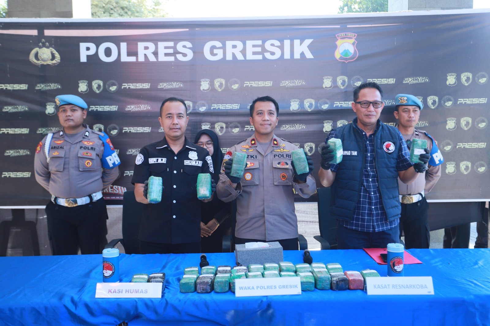 Polres Gresik  Sita 10,8 Kg Ganja di Gudang Ekspedisi