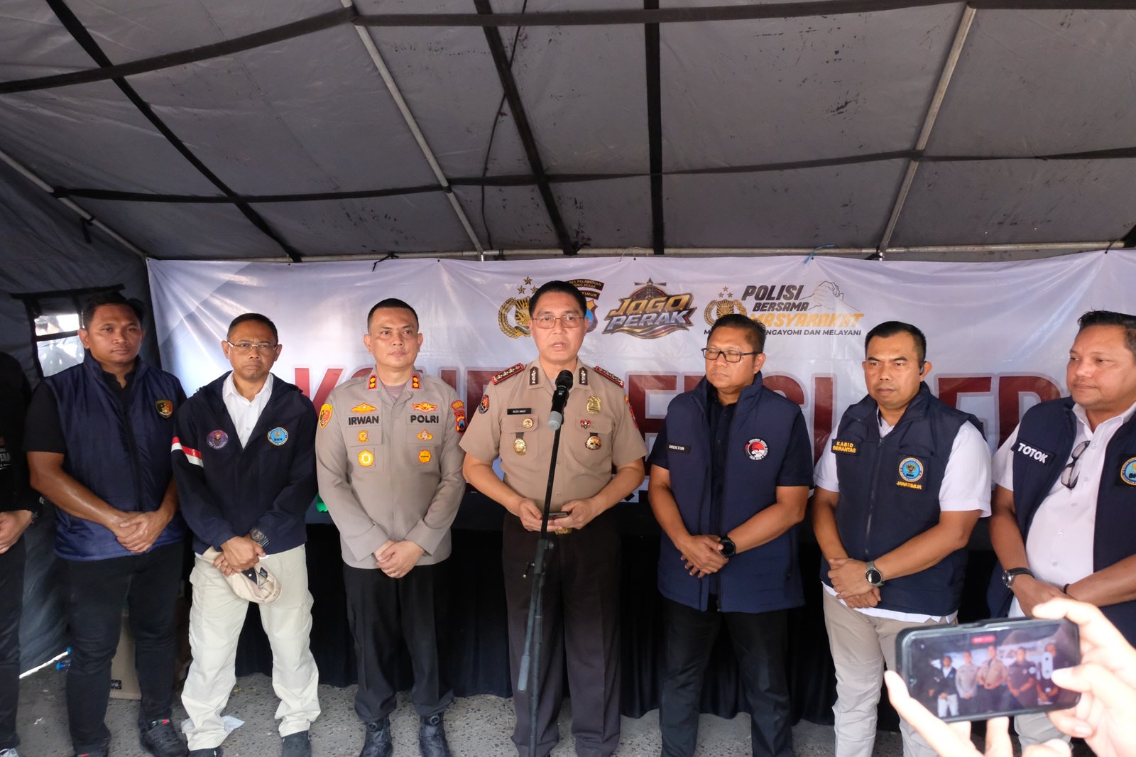 Polda Jatim dan Tim Gabungan Lakukan Penindakan dan Penegakan Hukum Narkoba di Jalan Kunti Surabaya