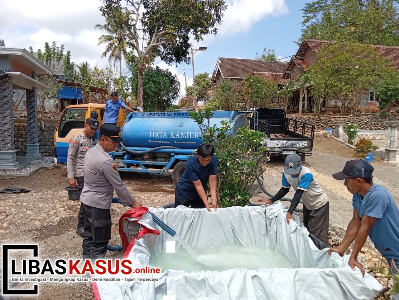 Polres Malang Salurkan Bantuan Air Bersih untuk Warga Terdampak Kekeringan di Bantur