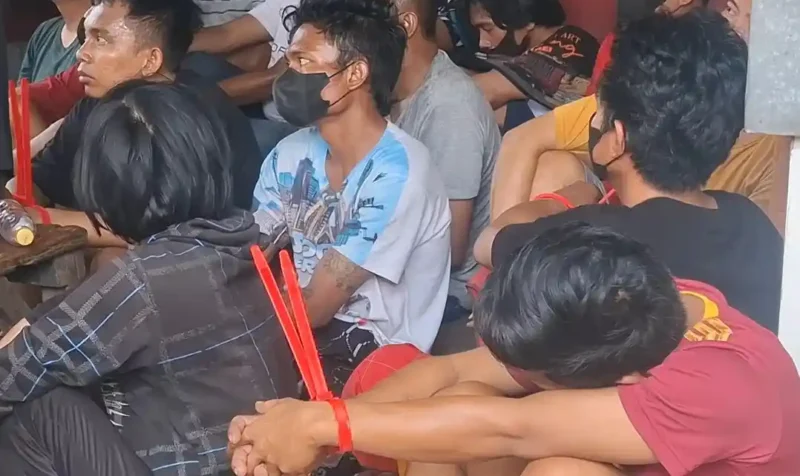 Penggerebekan di Kampung Narkoba Jalan Kunti Surabaya, Belasan Orang Diamankan