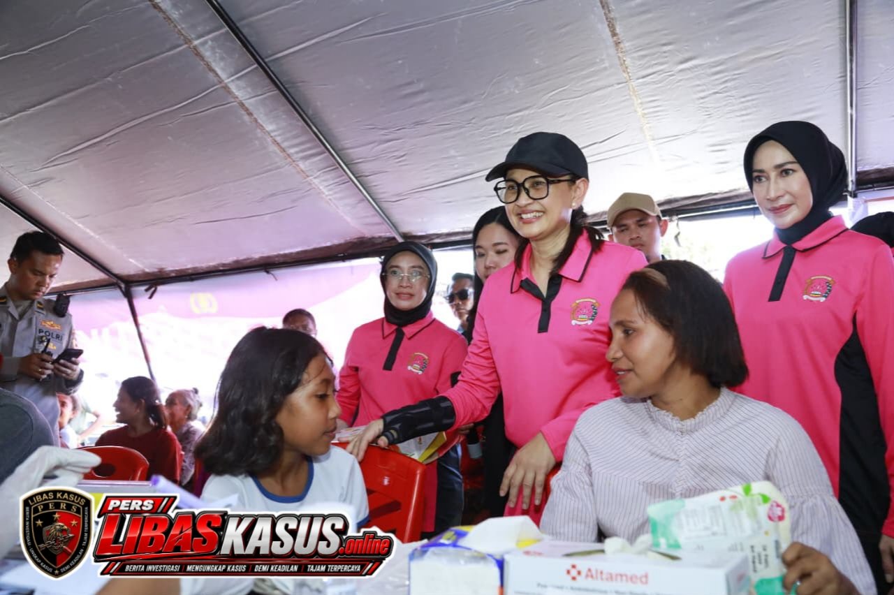 Ketua Umum Bhayangkari Gelar Bakti Sosial dan Bakti Kesehatan bagi Pengungsi Gempa Flores